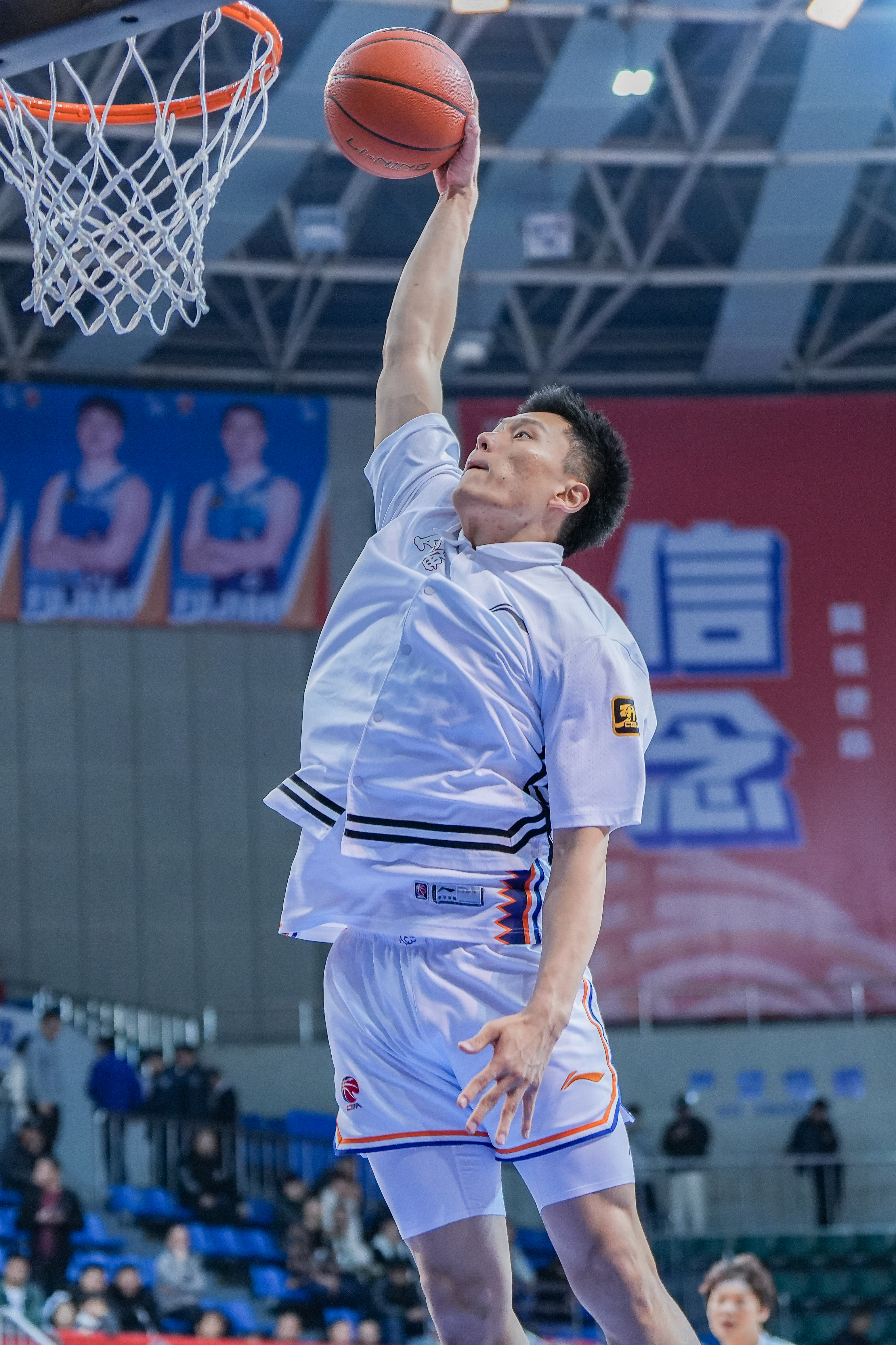  持續(xù)漲球！上海男籃“李花”組合—李弘權(quán)、李添榮