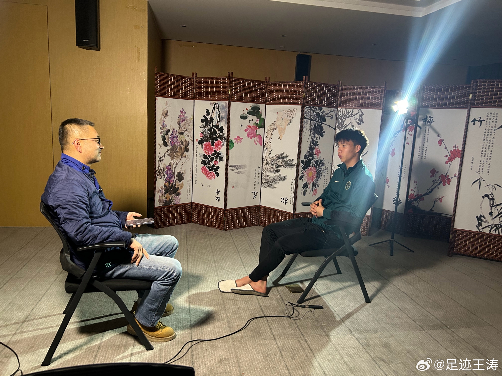  記者：王鈺棟視韋世豪為偶像&想加他微信，現(xiàn)進了國足不知加到?jīng)]