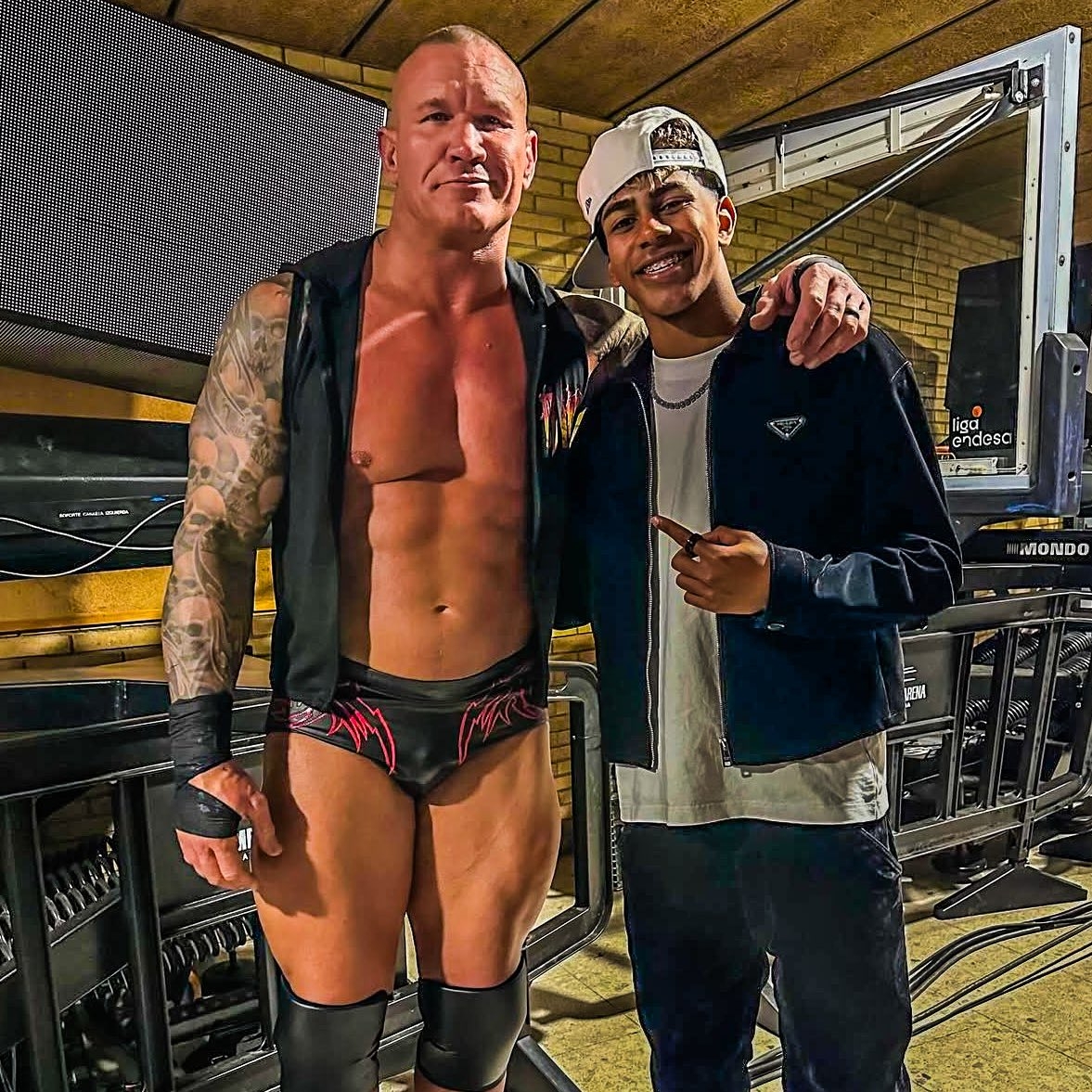  小心RKO！亞馬爾現(xiàn)場觀戰(zhàn)WWE，和奧爾頓、Triple H等合影