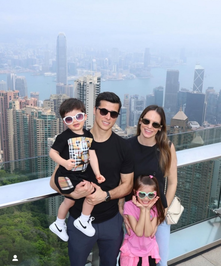  特謝拉帶家人赴中國香港過周末，陳晉一留言：這是個好地方