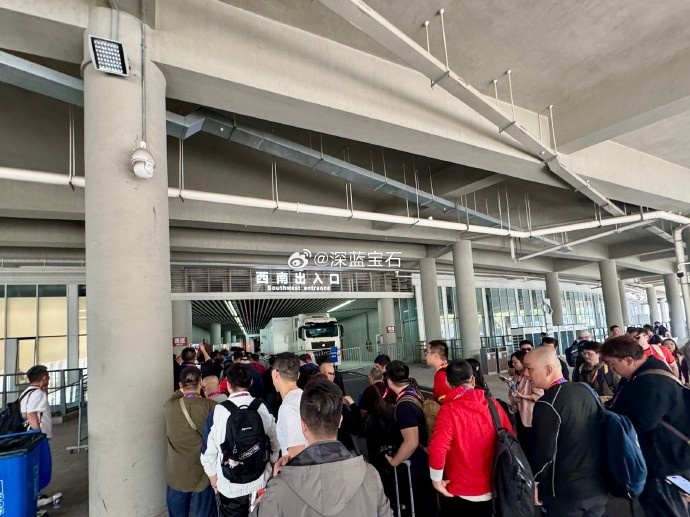  盛況空前！記者曬照：距離中澳之戰(zhàn)還有三小時，現(xiàn)場記者已超百名