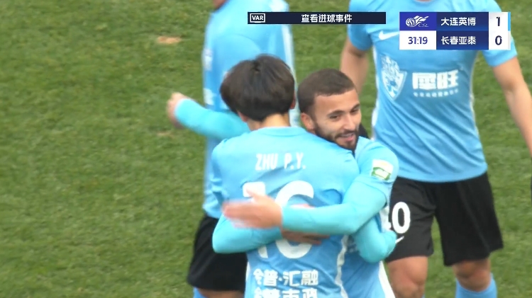  19歲朱鵬宇中超處子球！大連英博1-0領(lǐng)先長(zhǎng)春亞泰，馬萊萊助攻