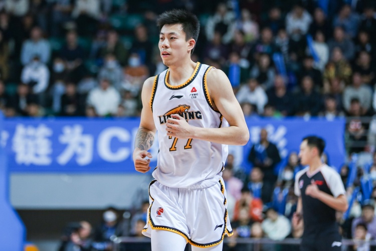  復(fù)出還要找狀態(tài)！張鎮(zhèn)麟半場6中1僅拿2分1板4助1斷