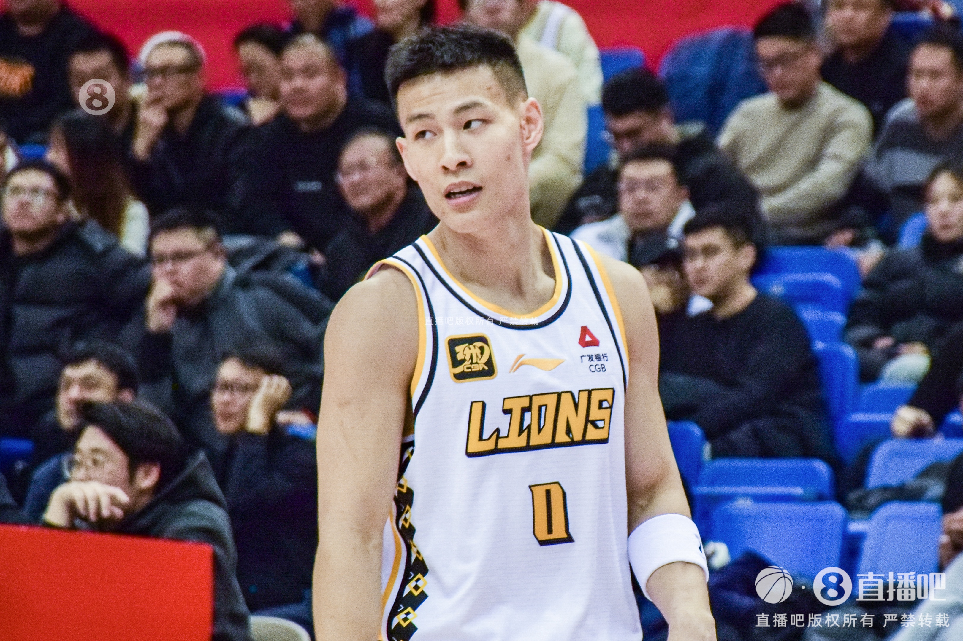  毫無狀態(tài)！林秉圣11投僅1中拿到3分3斷 出現(xiàn)2失誤4犯規(guī)