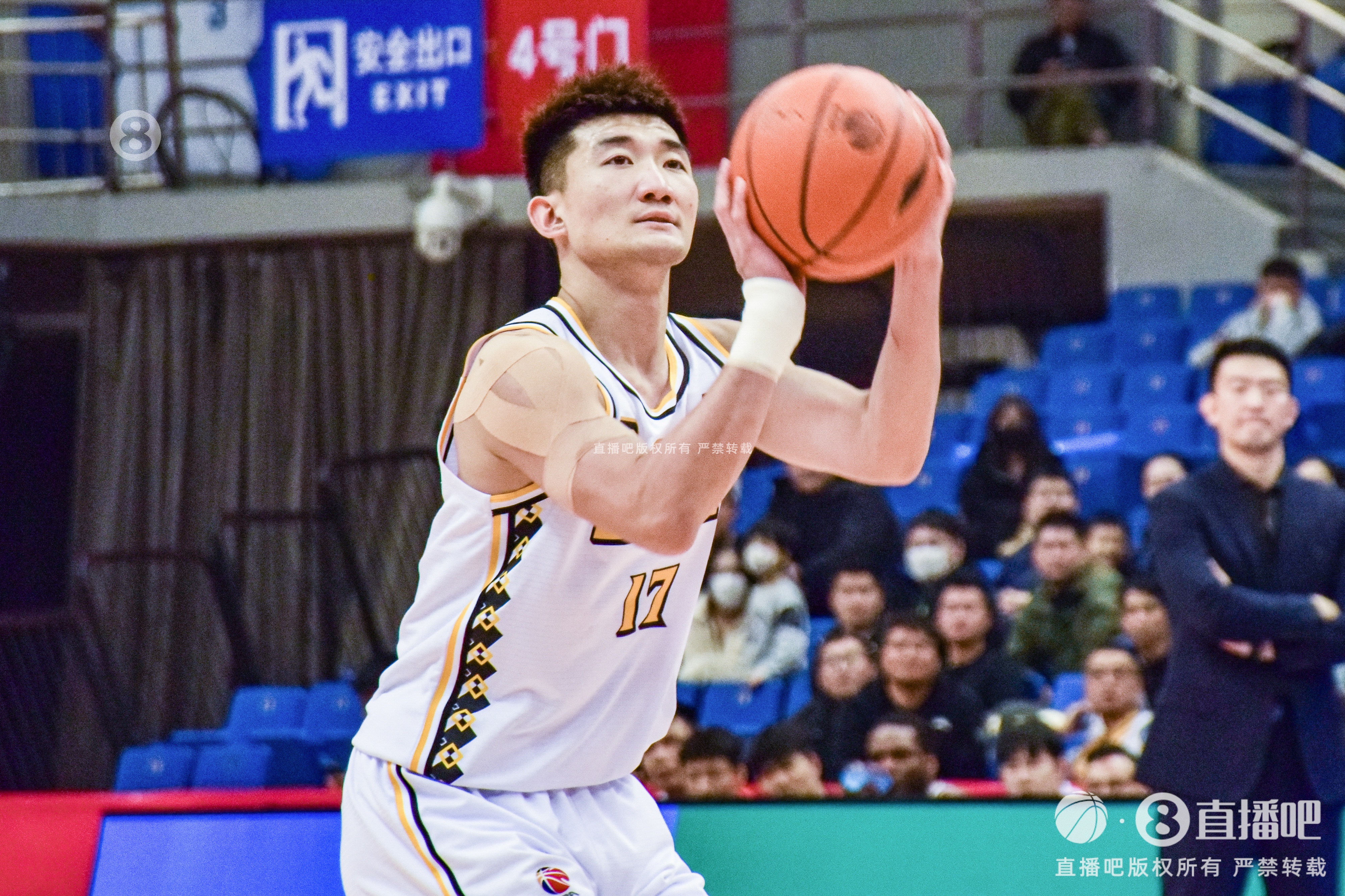  早日康復！探長：孫銘徽已經(jīng)脫掉保護靴 可以正常走路