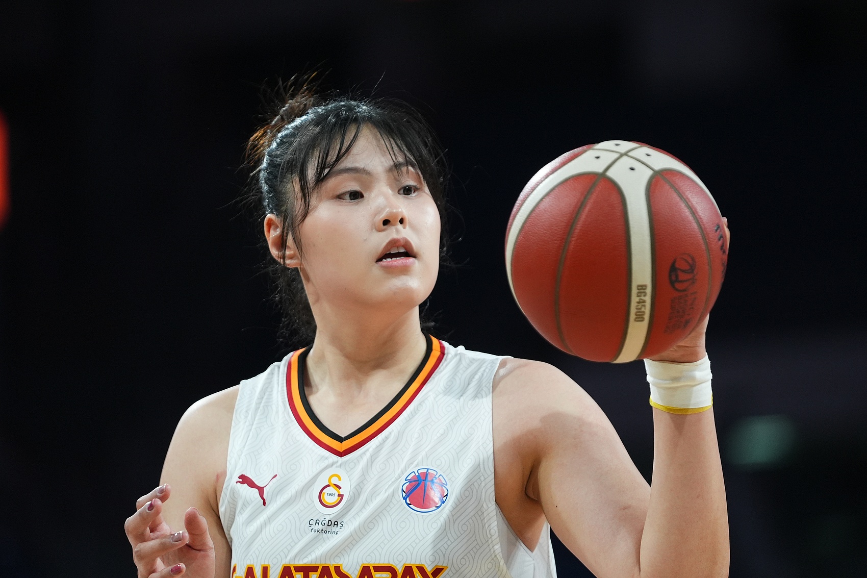  穩(wěn)定高效！李月汝9中6得到18分10板1助2斷1帽 罰球6中6