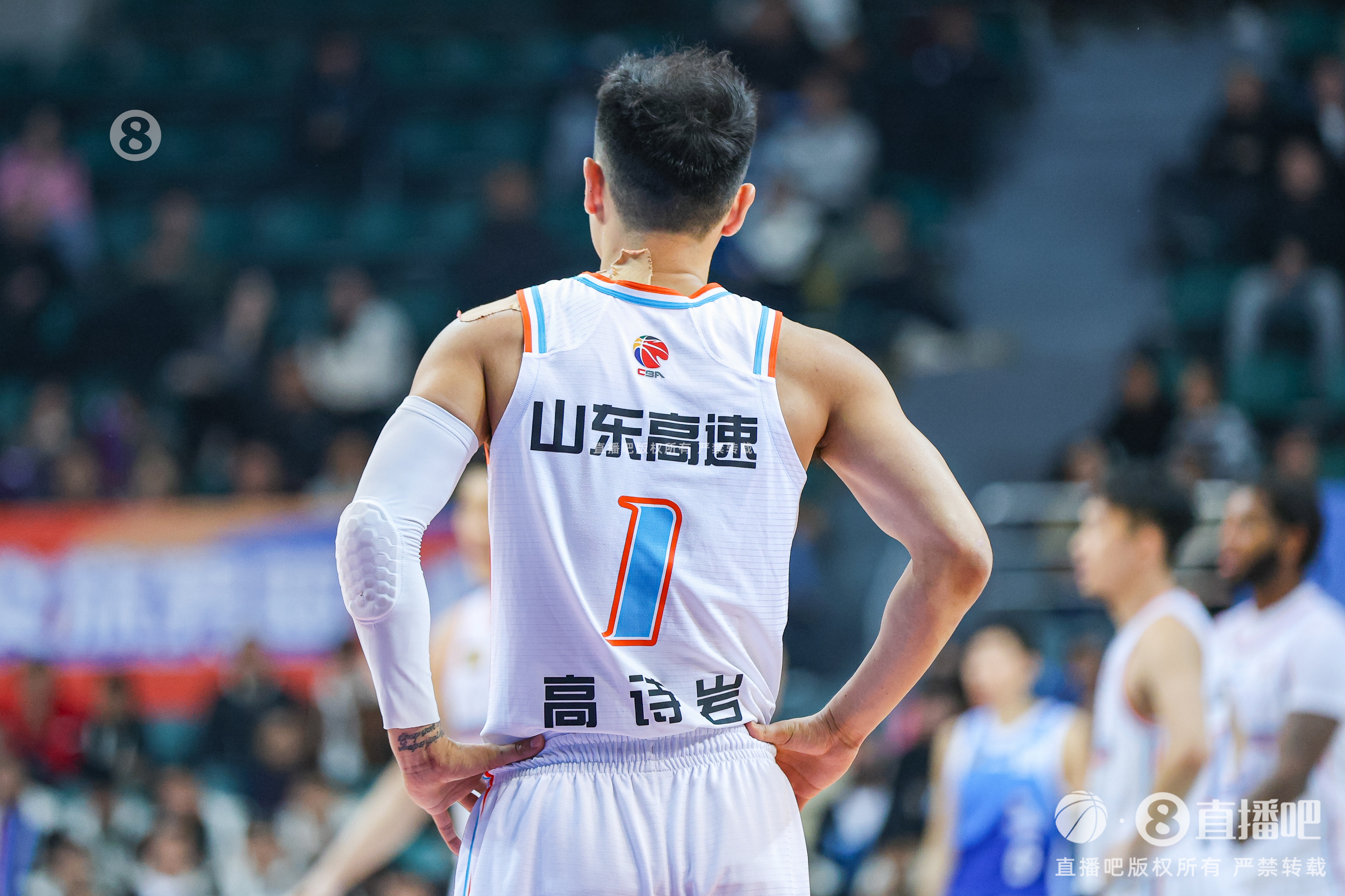  慢熱！首節(jié)山東落后四川1分 全隊首發(fā)5人單節(jié)合計僅拿到3分