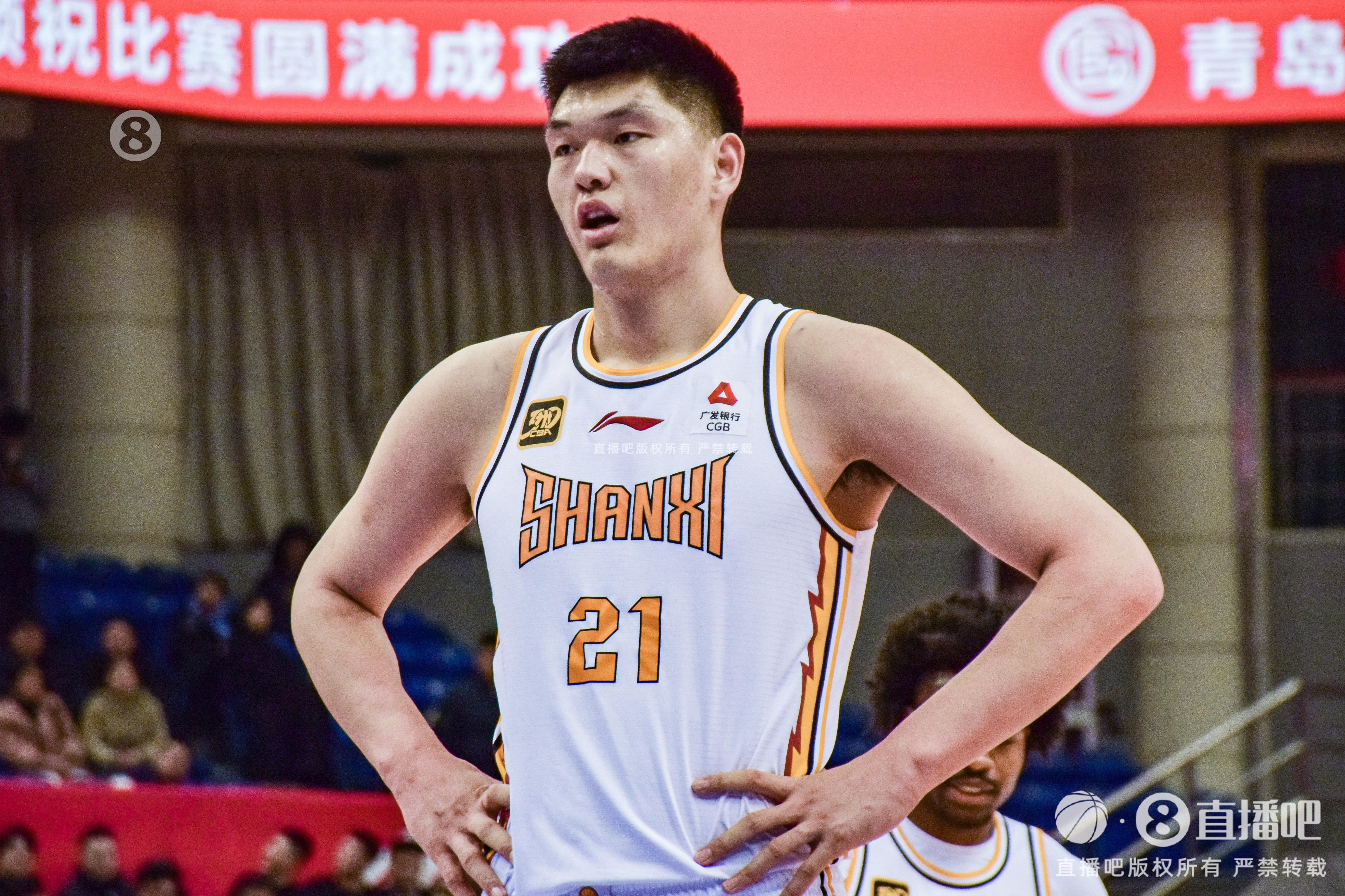  進(jìn)化了！劉傳興半場7中5&三分3中2 拿下12分3籃板助隊建立領(lǐng)先