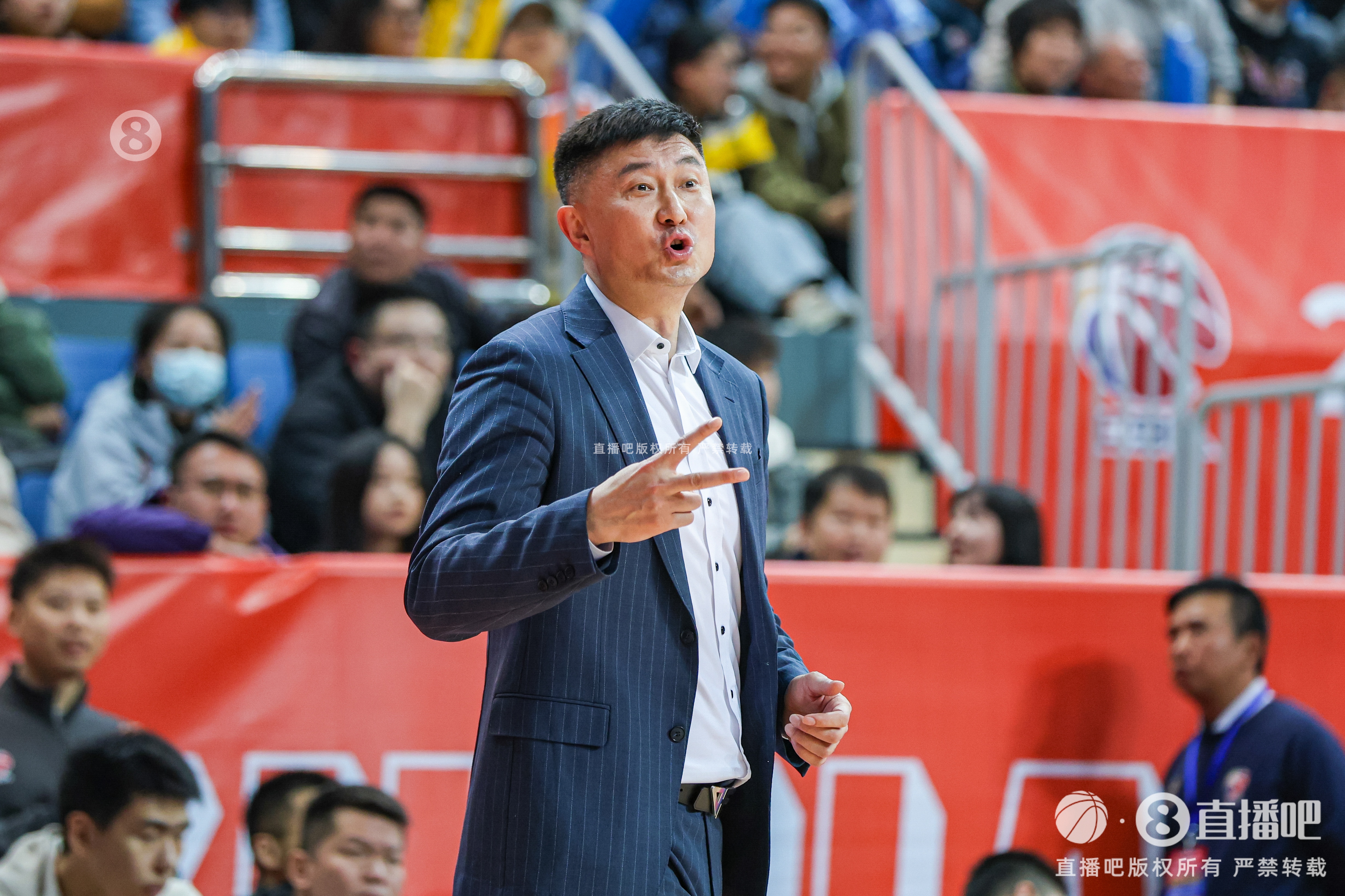  杜鋒：球隊(duì)磨合還需提升 季后賽強(qiáng)度很高 需要保持適應(yīng)的狀態(tài)