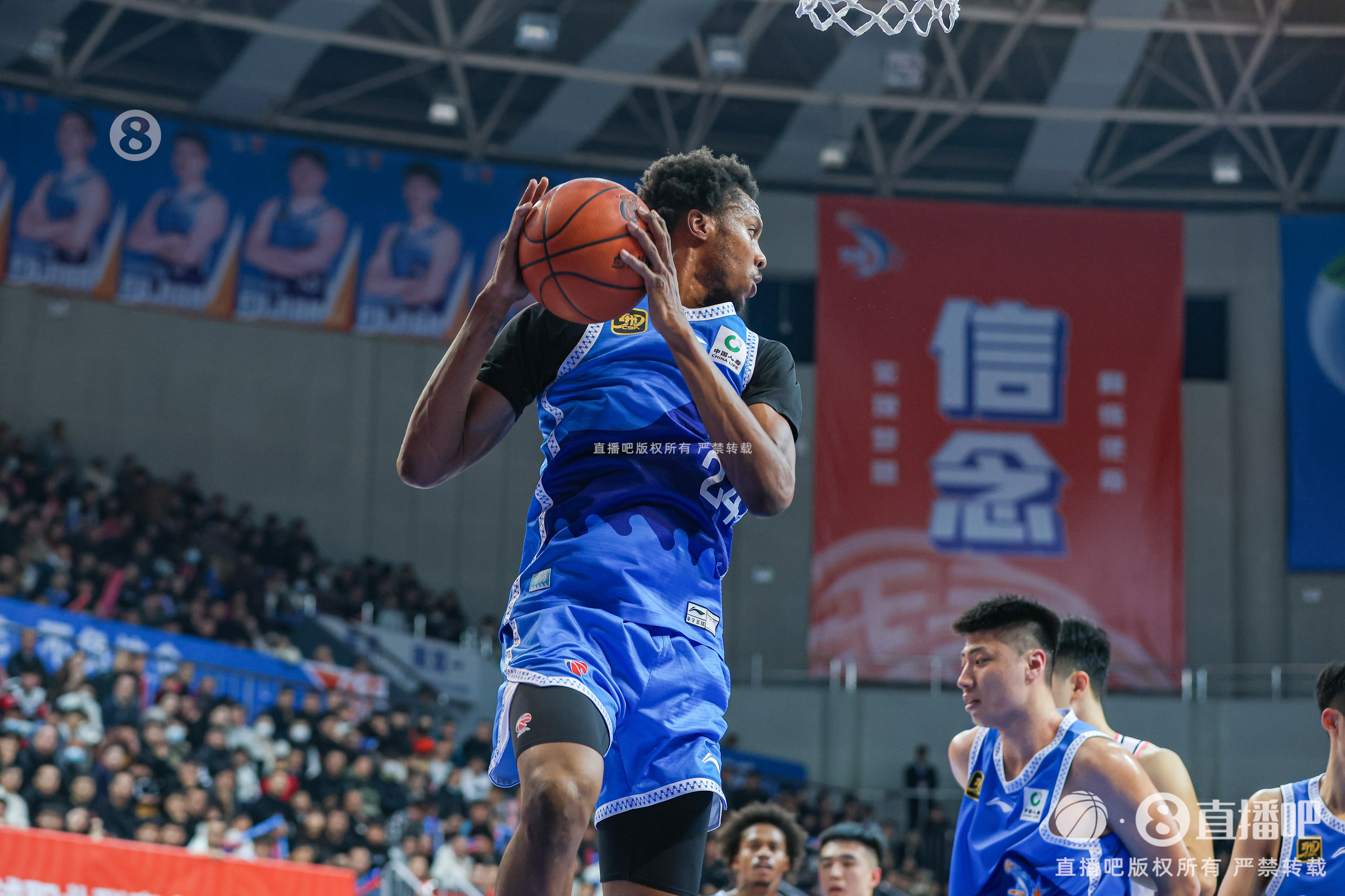  今天效率是真高！路易斯-金20中15&三分7中5怒砍41分8板4斷